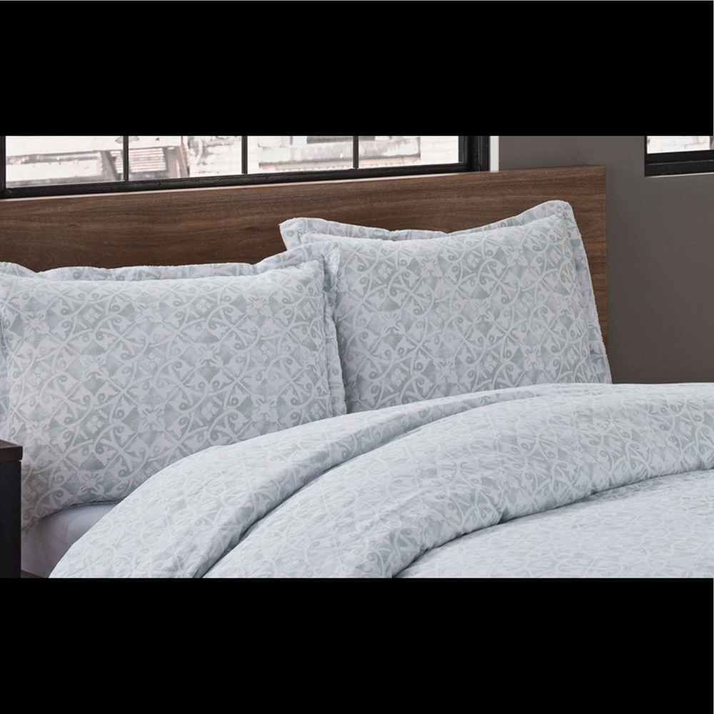 TWIN/ TWIN XL DUVET COVER AND SHAM SET